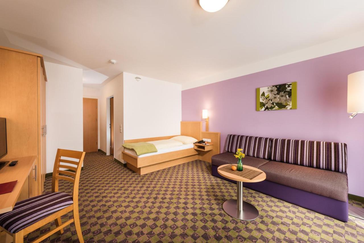 באד הופגסטין Aktiv- & Gesundheitsresort Das Gxund - Thermeneintritt Inklusive מראה חיצוני תמונה