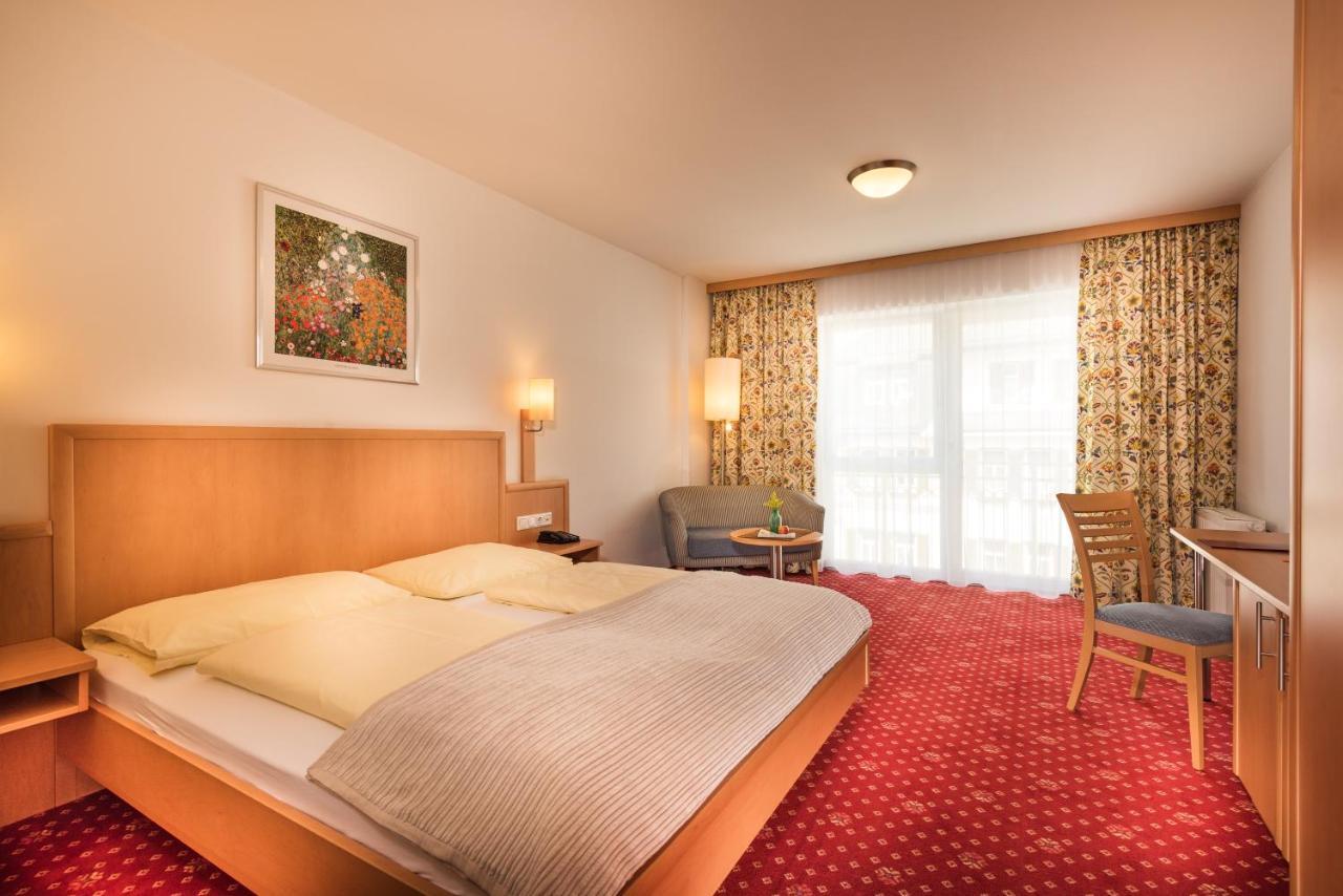 באד הופגסטין Aktiv- & Gesundheitsresort Das Gxund - Thermeneintritt Inklusive מראה חיצוני תמונה