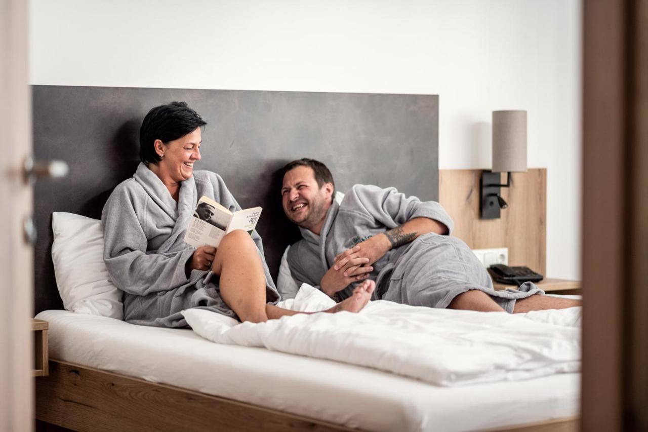 באד הופגסטין Aktiv- & Gesundheitsresort Das Gxund - Thermeneintritt Inklusive מראה חיצוני תמונה