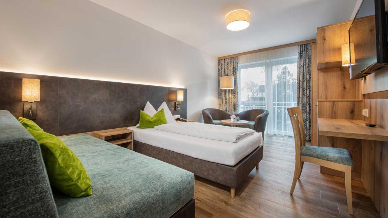 באד הופגסטין Aktiv- & Gesundheitsresort Das Gxund - Thermeneintritt Inklusive מראה חיצוני תמונה
