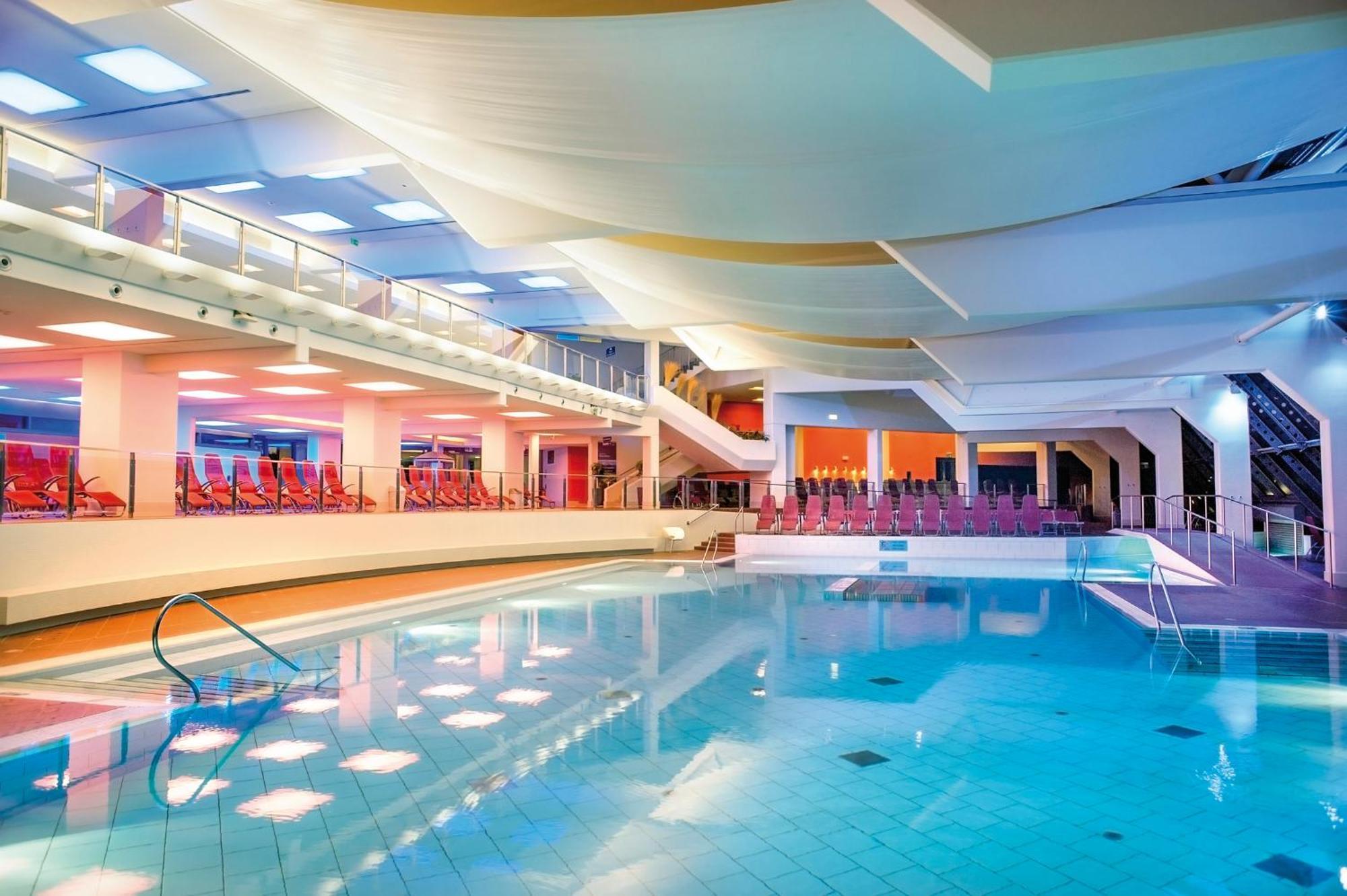 באד הופגסטין Aktiv- & Gesundheitsresort Das Gxund - Thermeneintritt Inklusive מראה חיצוני תמונה