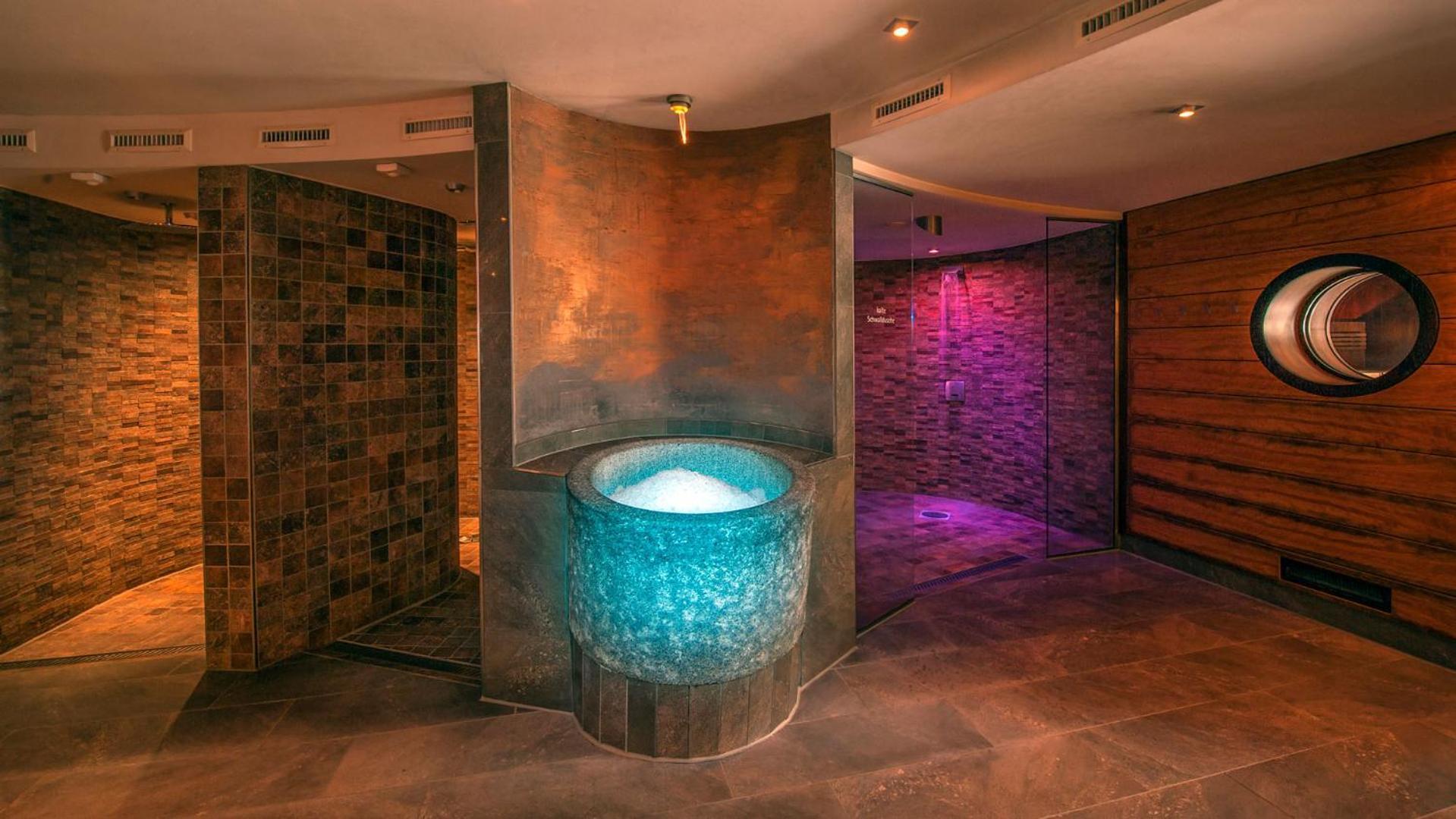 באד הופגסטין Aktiv- & Gesundheitsresort Das Gxund - Thermeneintritt Inklusive מראה חיצוני תמונה