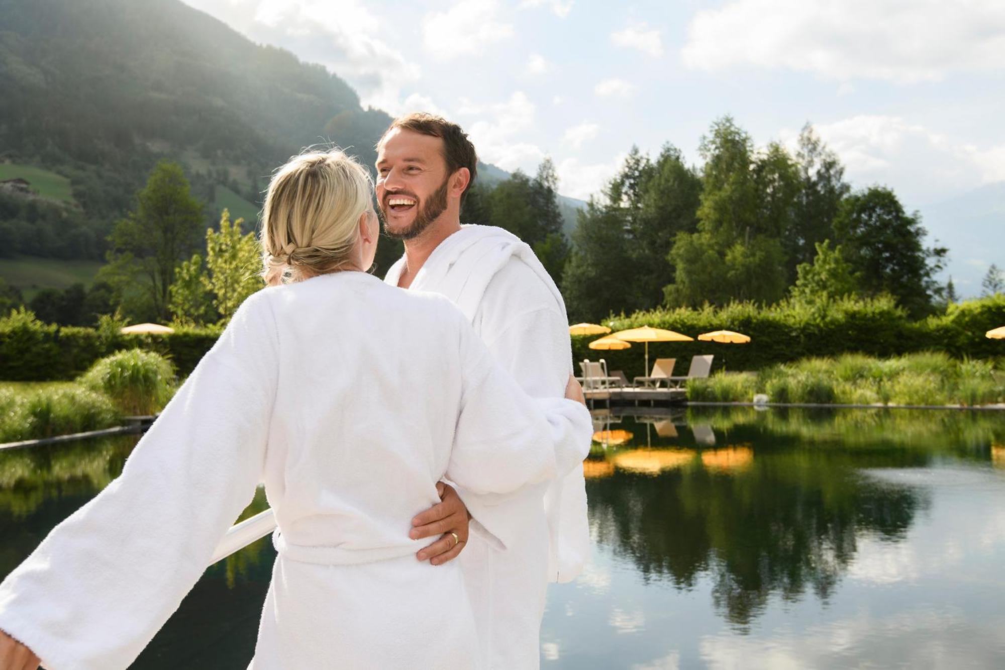 באד הופגסטין Aktiv- & Gesundheitsresort Das Gxund - Thermeneintritt Inklusive מראה חיצוני תמונה